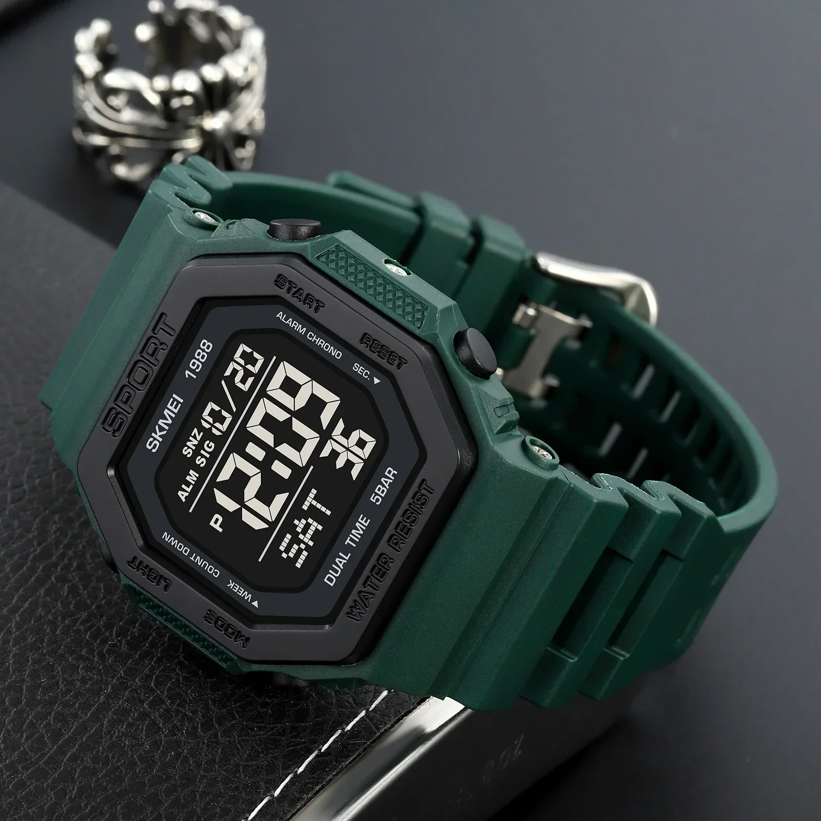 Skmei 1988 Orologio militare d - Digital Timer Countdown recensione e prezzo
